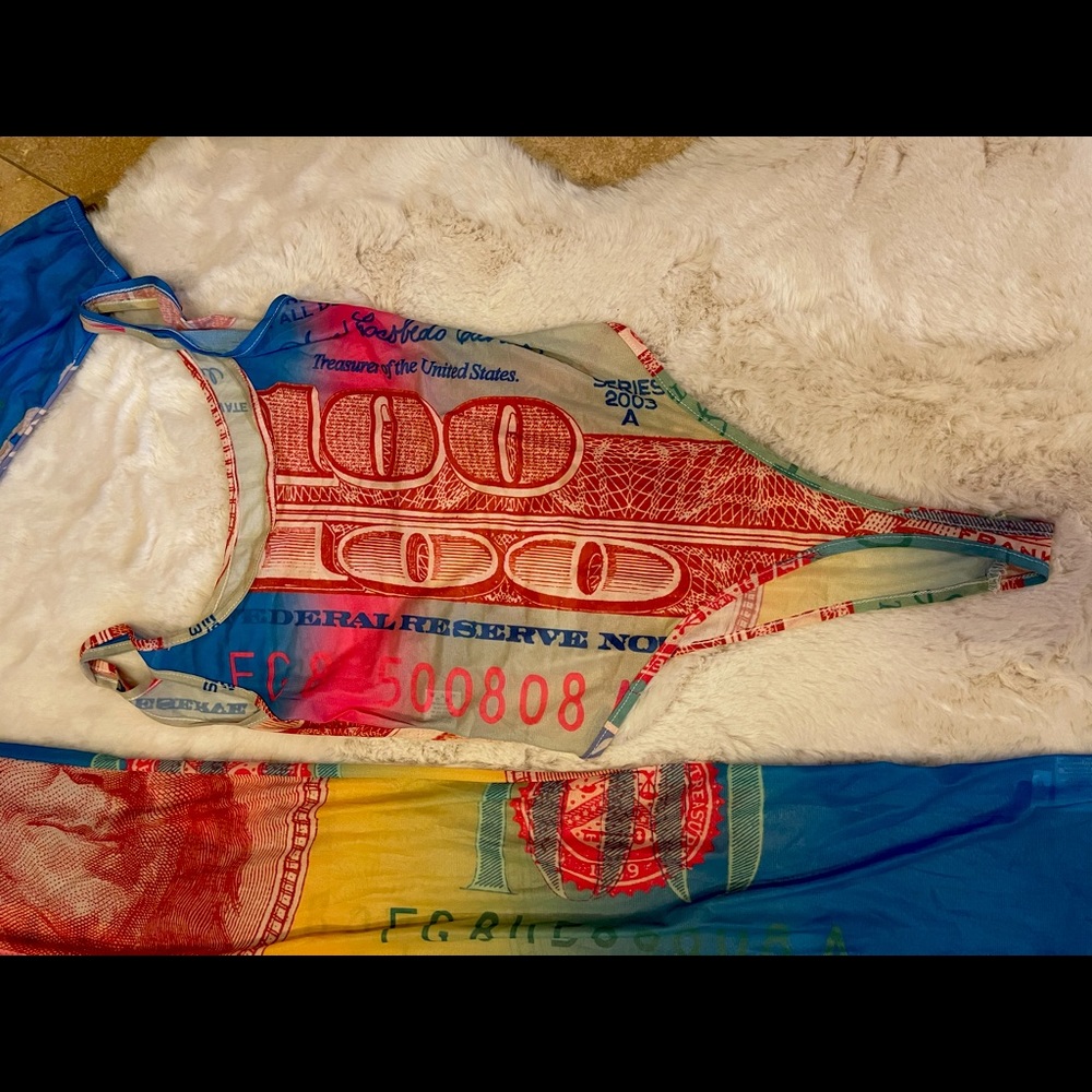 Beautiful swimming suit and robe ...